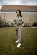 Lade das Bild in den Galerie-Viewer, CROPPED LOGO HOODIE