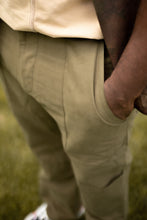 Lade das Bild in den Galerie-Viewer, TAPERED CARGO PANTS
